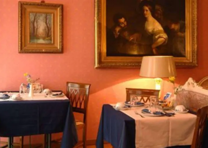 Residenza Frattina Konukevi 4*