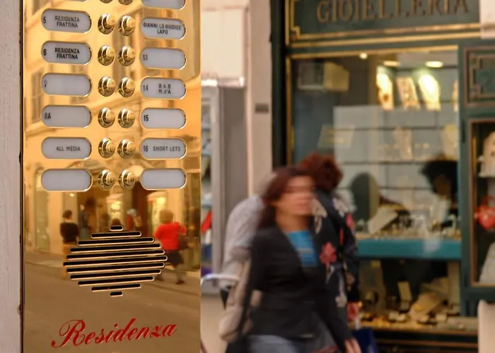 Residenza Frattina Konukevi Roma
