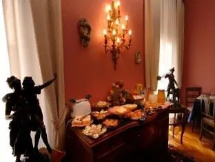 Konukevi Residenza Frattina 4*